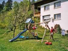 Unser Spielplatz vor dem Gästehaus